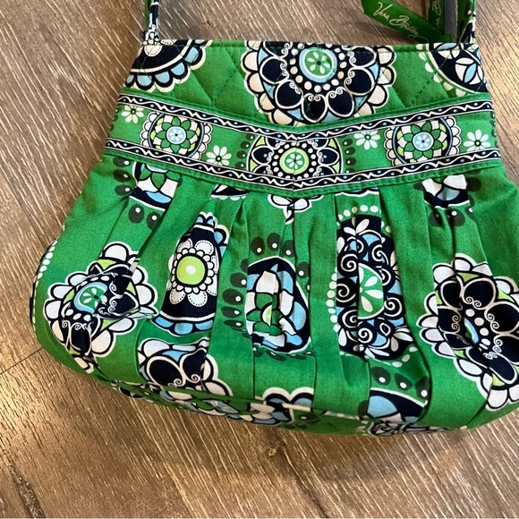 Vera Bradley Handbag Small Hannah Retired print Cupcakes Green Quilted P… - Picture 2 of 8